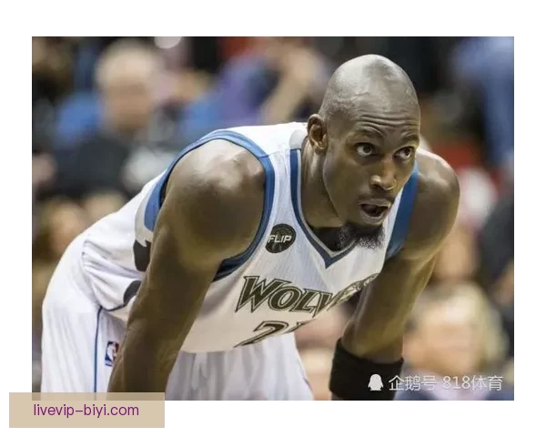 全队起立为卡斯尔庆祝三双创四项纪录 比肩邓肯19年 文班称其本就优秀