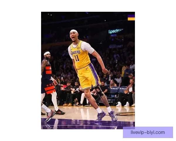 海斯20分钟8中8砍19+7疯狂一战 赛后呼吁东契奇减少吃T次数 海斯20分钟8中8砍19+7疯狂一战 赛后呼吁东契奇减少吃T次数